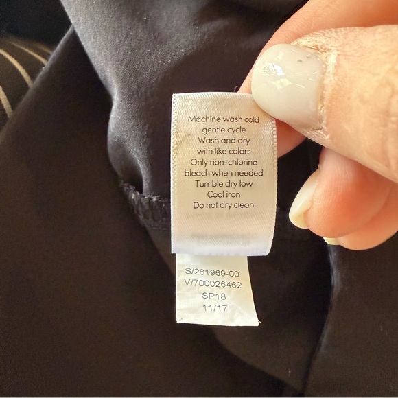 ATHLETA Pants SZ 8 Tribeca Wide Leg Cropped Button Hem Navy Crop Zipper - Picture 15 of 15